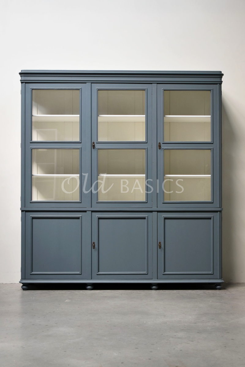 Detail van Vitrinekast Amiens, 3 deuren, RAL7031, grijs, blauw, materiaal hout